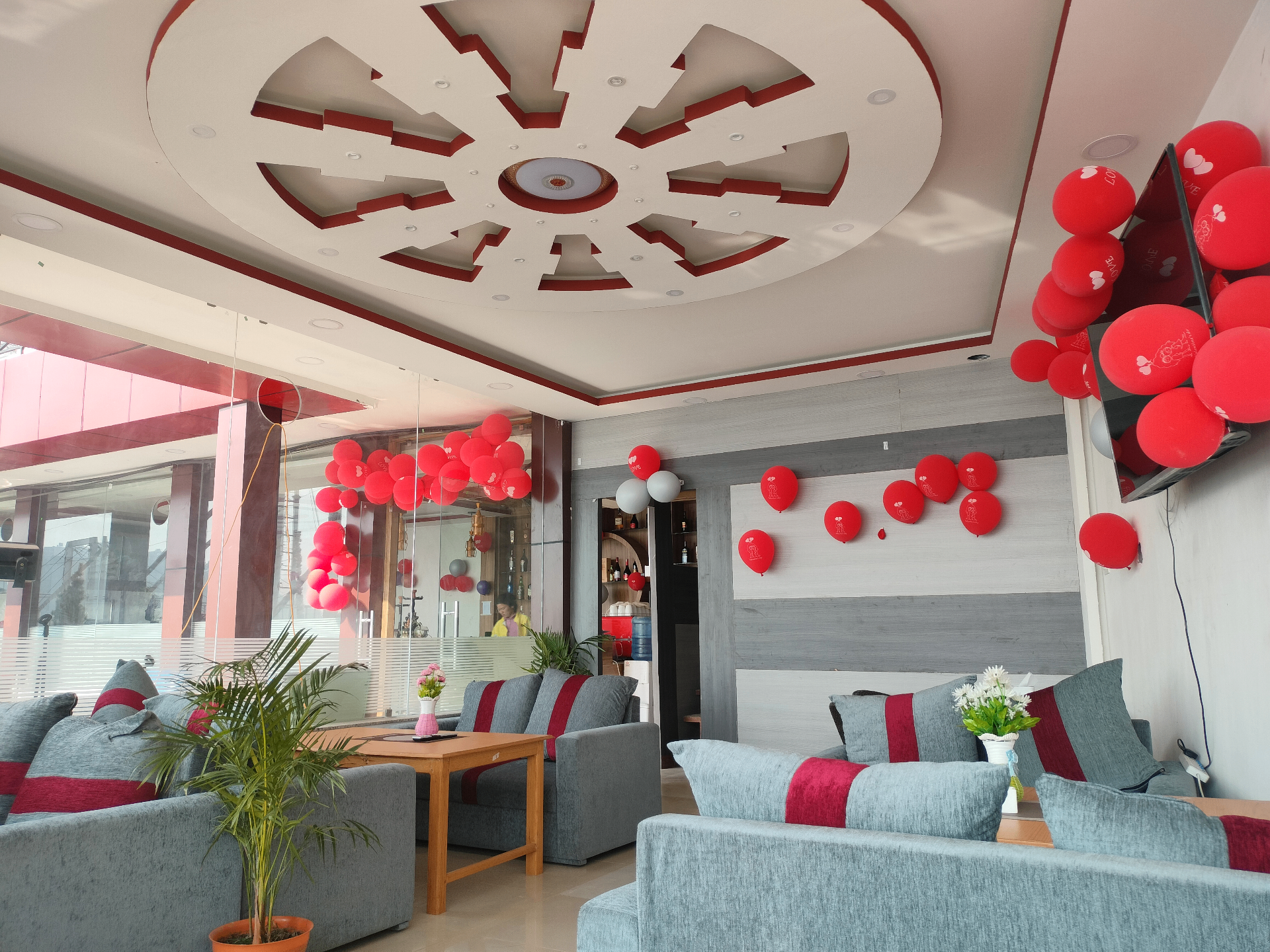 Single tree café image 2