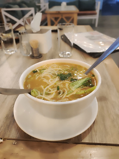 The Burger House & Crunchy Fried Chicken Airport Gate image 4