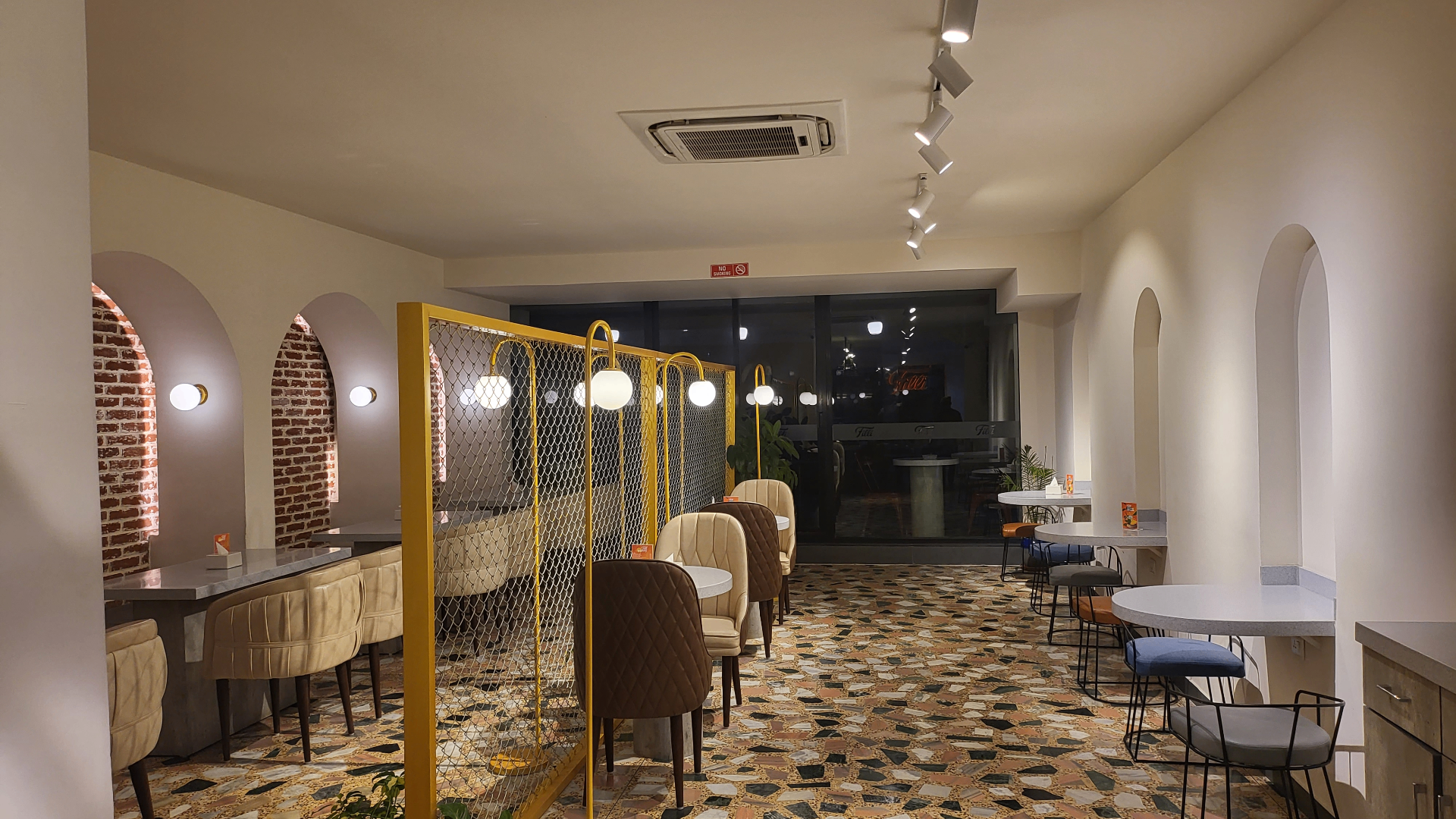 FiLLi Cafe image 2