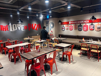 Pizza Hut Baneshwor image 1