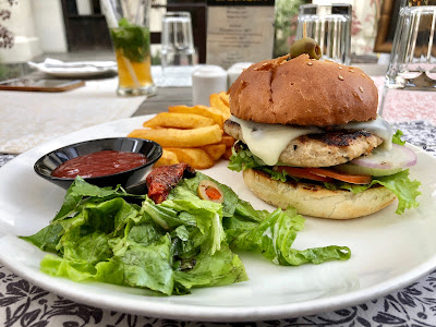 1905 Suites & Restaurant image 3