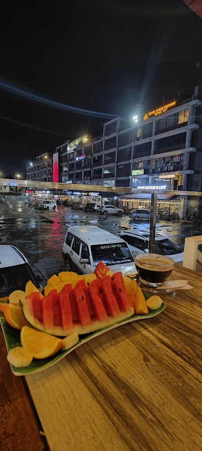 The Burger House & Crunchy Fried Chicken Airport Gate image 5