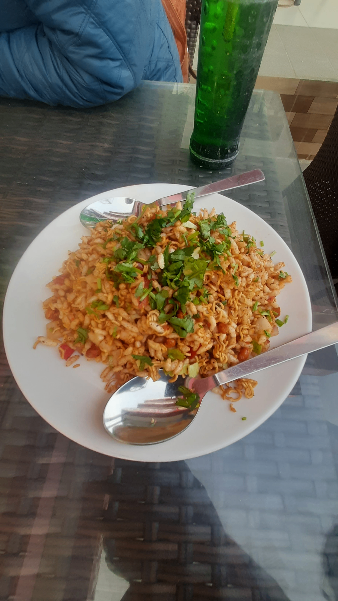 Single tree café image 5