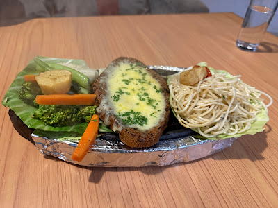 Single tree café image 4