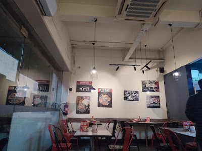 Pizza Hut Thimi image 2