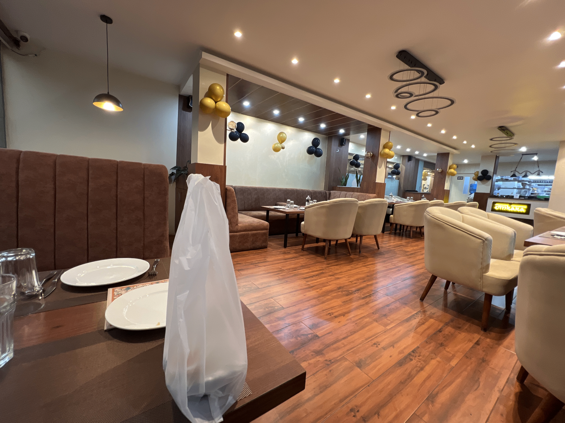 OMKARA VEG RESTAURANT & BAR image 2